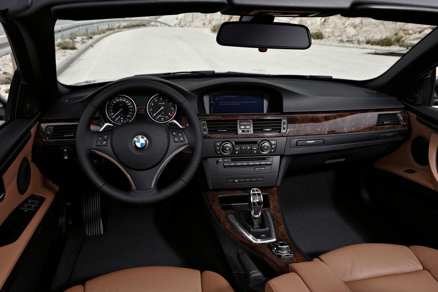  BMW 3-Series Convertible 2010 года  (фото 4 из 27)